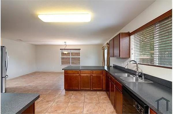 Building Photo - 4900 Meadow Trails Dr