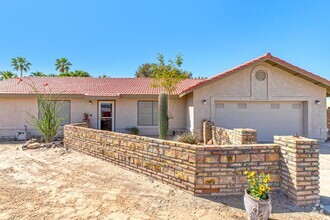 Building Photo - Spacious 2-Bedroom Home with Room to Roam ...