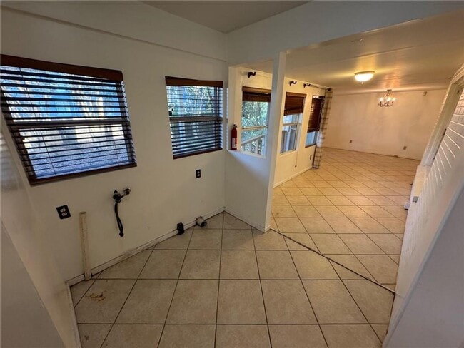Building Photo - 35 E Chadwick Dr