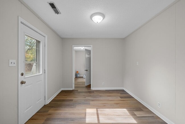 Building Photo - 3 Bedroom Pet Friendly Home For Rent!