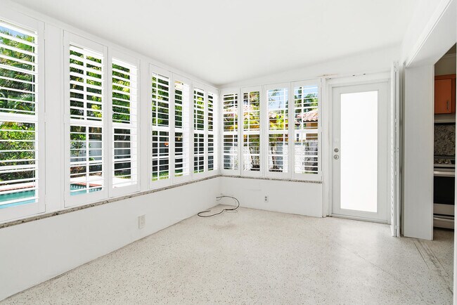 Building Photo - 205 Rutland Blvd