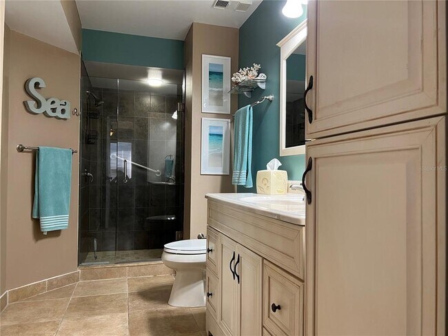 Building Photo - 6100 Bahia Del Mar Cir
