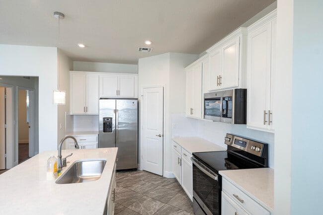 Building Photo - 10885 SW Robbia Way