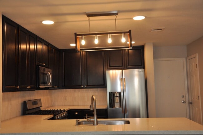 Building Photo - 16025 Summerville Lake Dr