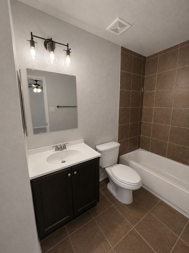 Building Photo - 5016 Flipper Dr