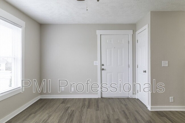 Building Photo - 123 Kingsridge Dr