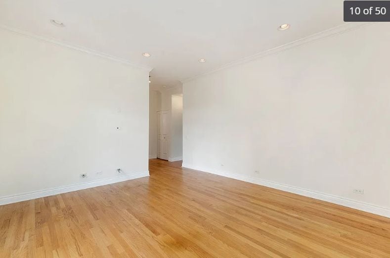 Building Photo - 2555 N Clark St