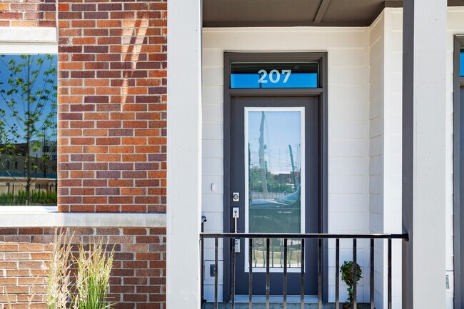 Front Entry - 727 N Illinois St
