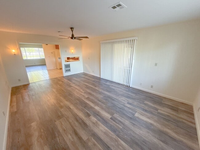 Building Photo - 3 Bedroom, 2.5 Bath House