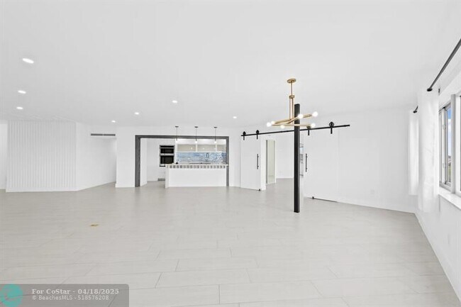 Building Photo - 877 NE 195th St