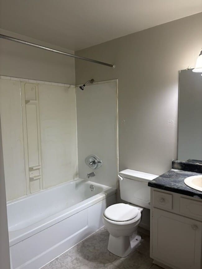 Building Photo - 1641 W 4th St