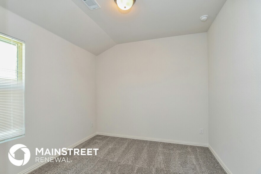 Building Photo - 7307 Vlg Fls Ln
