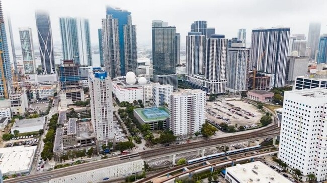 Building Photo - 850 N Miami Ave