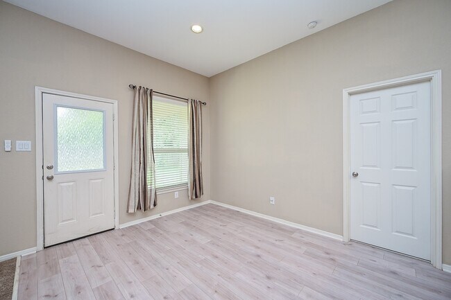 Building Photo - 6942 Hamilton Falls Ln