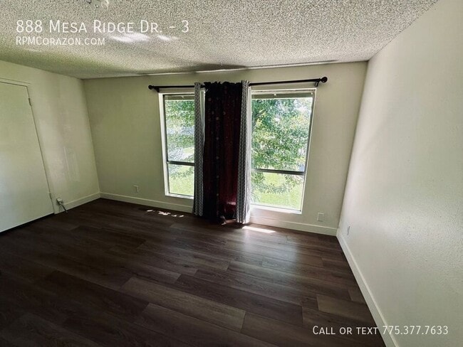Building Photo - 888 Mesa Ridge Dr