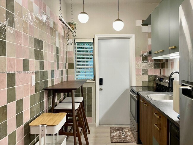 Building Photo - 1571 Pennsylvania Ave