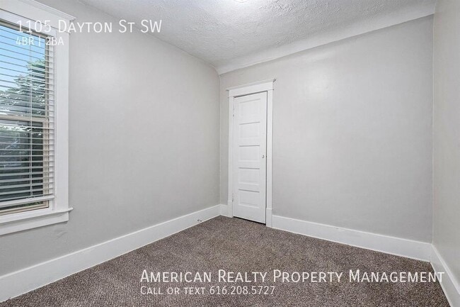 Building Photo - 1105 Dayton St SW