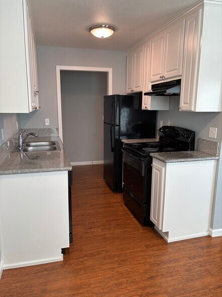 Building Photo - Heatherwood Apartments
