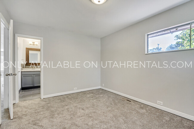 Building Photo - 639 600 W