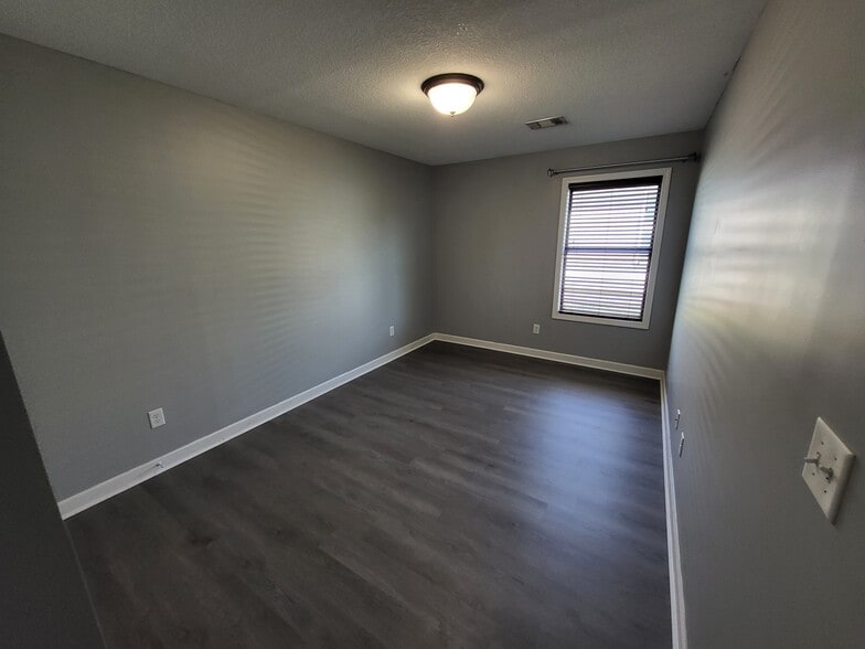 Building Photo - 162 Wexford Way