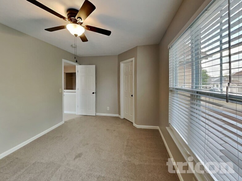 Building Photo - 4453 Frost St