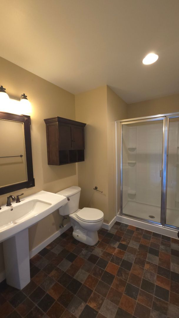 Building Photo - Amazing 2 Bedroom, 2 Bath Condo With 24-Ho...