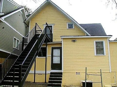 Rear Entrance - 236 Sydney St SE