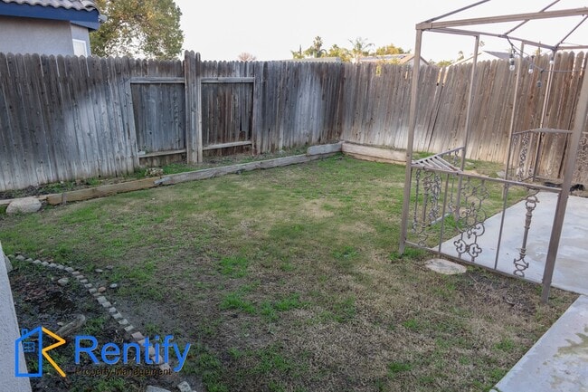 Building Photo - 3908 White Sands Dr