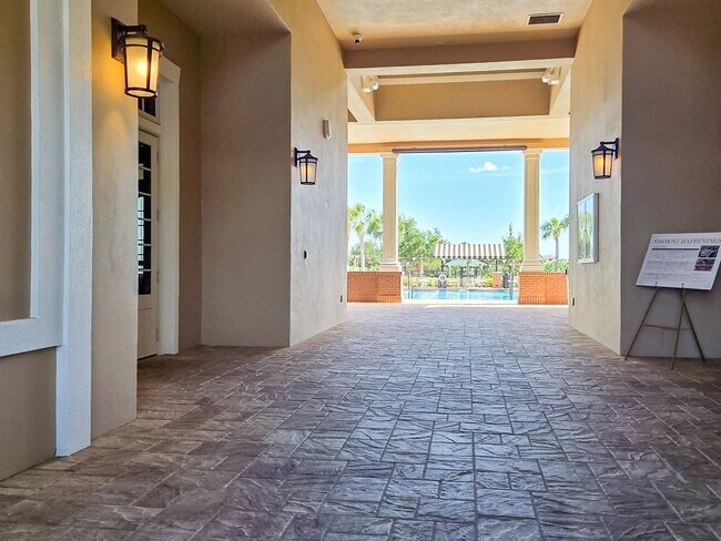 Building Photo - Modern-Luxury 5/3 in Oakmont