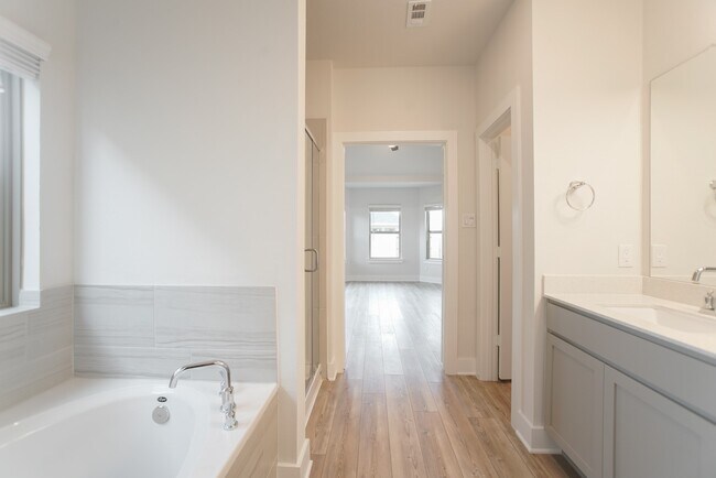 Building Photo - 10614 Whitejacket