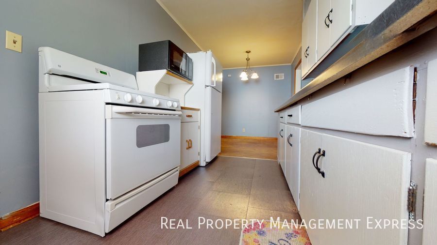 Building Photo - 1 Bedroom 1 Bathroom w/ Single Stall Garage in Central Sioux Falls