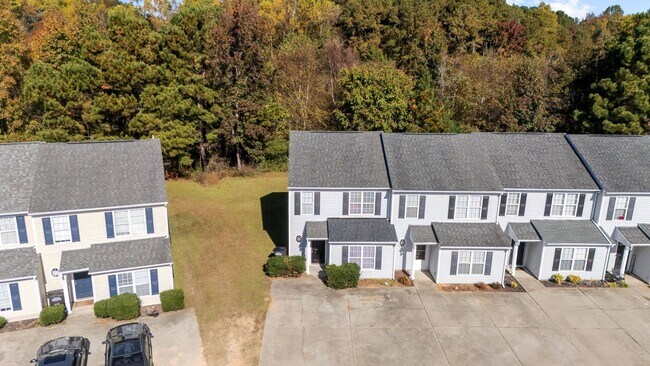 Building Photo - Charming 3-Bed 3.5-Bath Near Campbell University