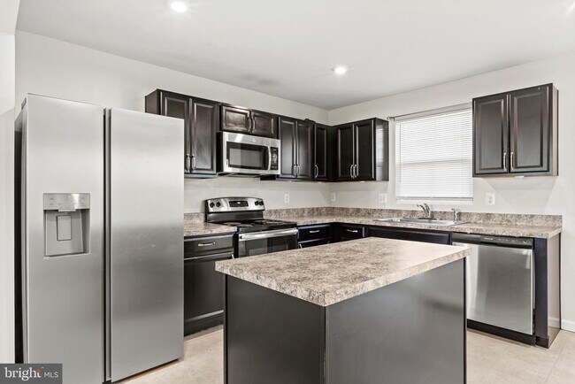 Building Photo - 46310 Creeping Primrose Ln