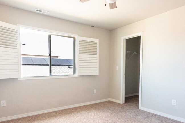 Building Photo - 10744 Traders Pkwy