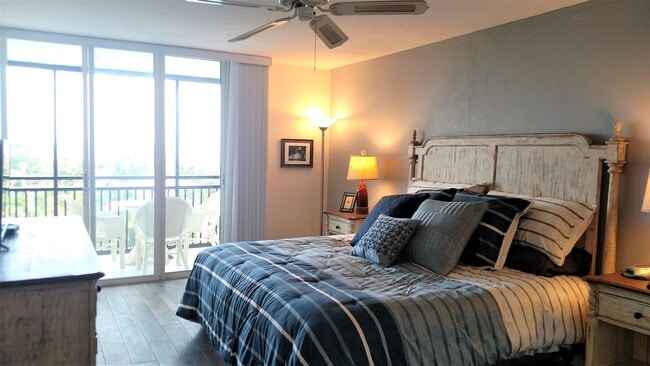 Building Photo - Seasonal Short-Term 2-Bedroom 2-Bathroom Condo located on Venice Island!