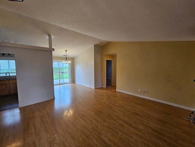 Building Photo - Stunning Home in Medical Lake