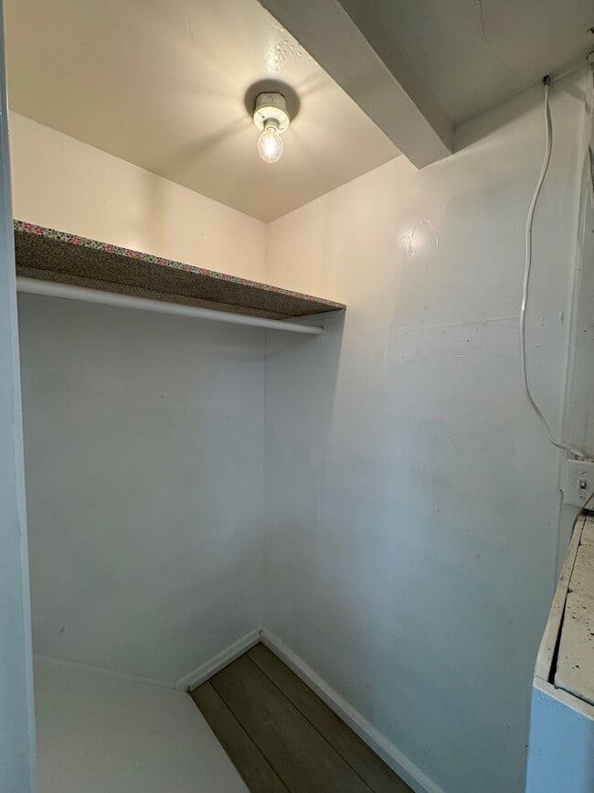 Building Photo - Newly renovated 4 bed 1 bath home in Burien