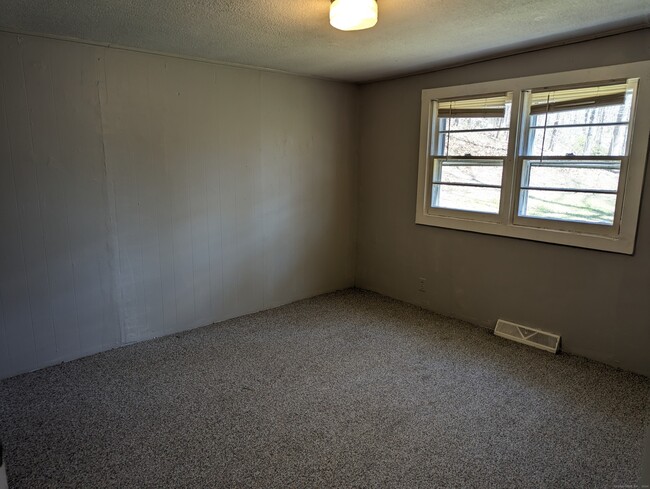 Building Photo - 264 McCall Rd