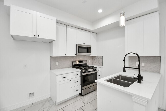 Building Photo - 9003 Prairie View Dr