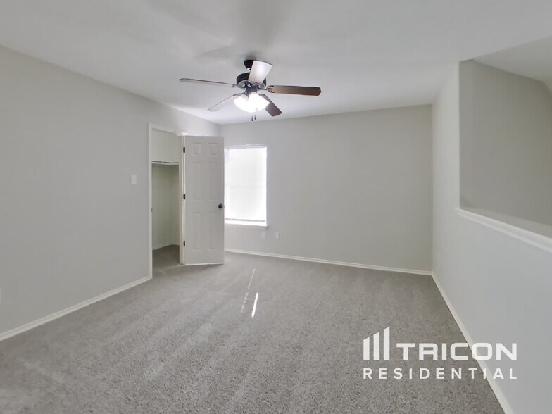 Building Photo - 18432 Sunrise Oaks Ct
