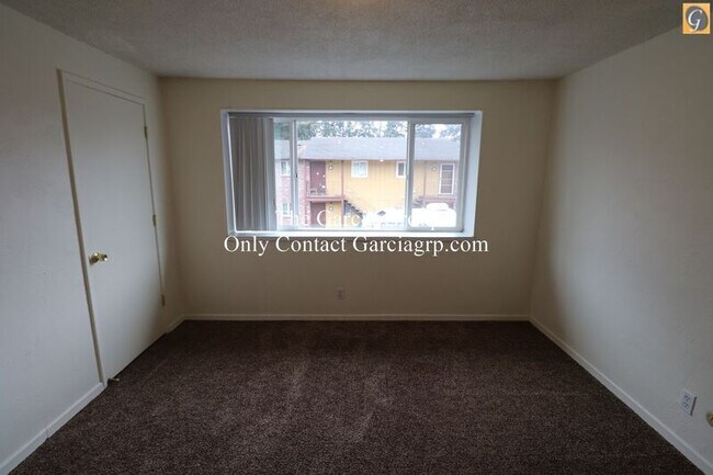 Building Photo - 581 Holmes Ln