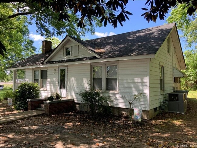 Building Photo - 808 NC-161