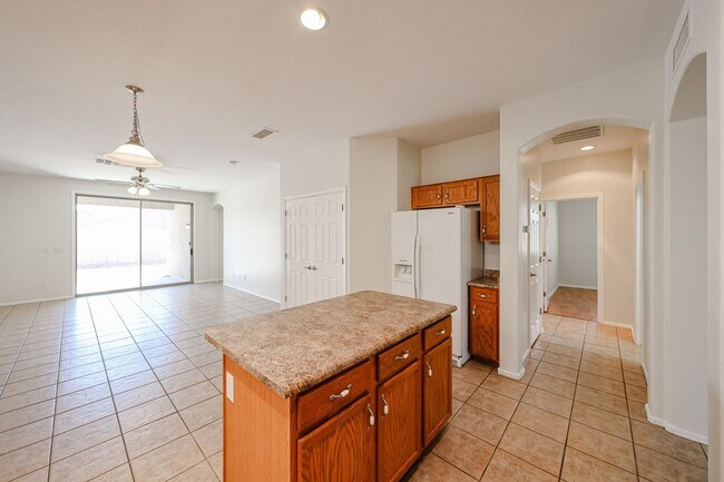Building Photo - Charming 4 Bed 2 bath 2 Car Garage Home in...