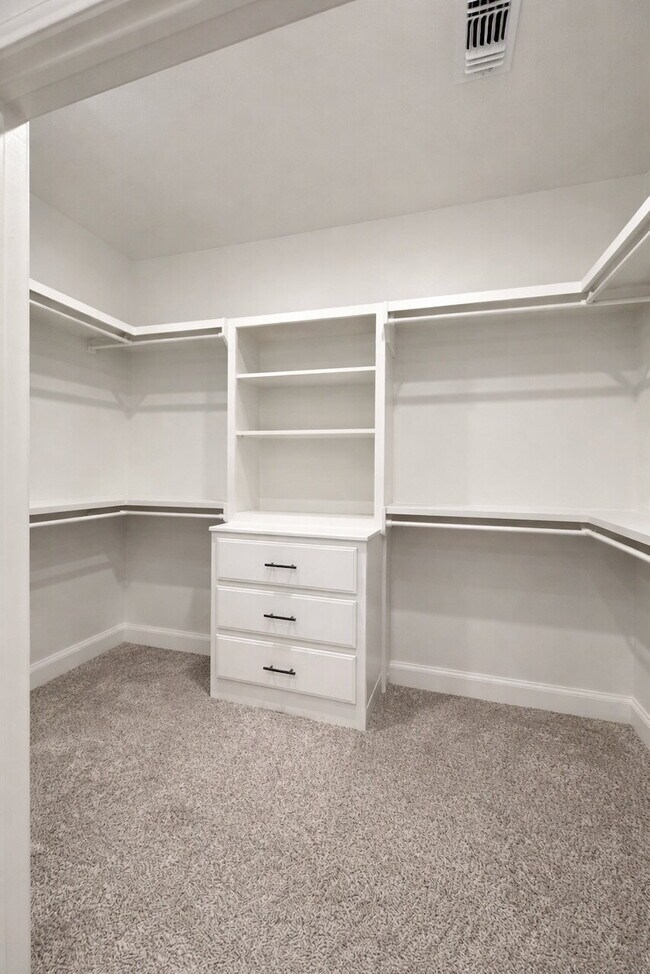 Building Photo - Custom 2023 Parade of Homes Residence