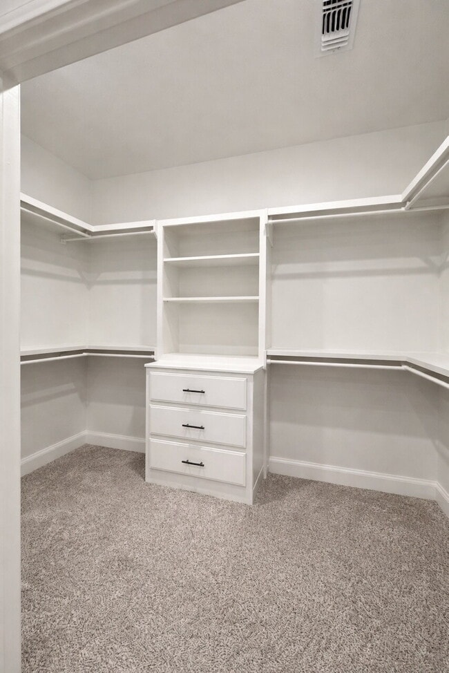 Building Photo - Custom built home in West Lubbock