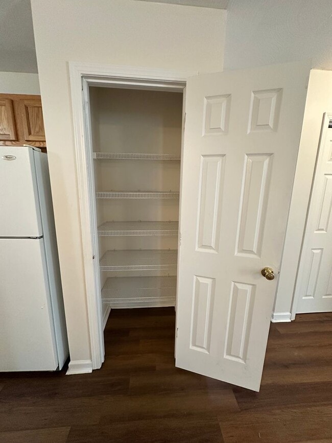 Building Photo - 1651 W Kole Dr