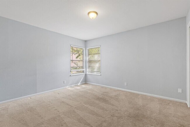 Building Photo - 103 W Croslin St