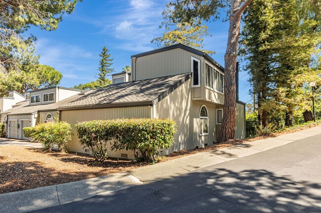 Primary Photo - Beautiful Remodeled 3 Bedroom Townhome