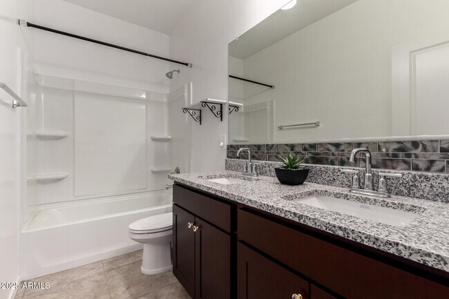 Building Photo - 5267 E Diatomite Dr