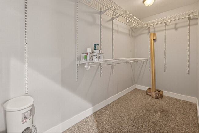 Building Photo - 717 W 30th St